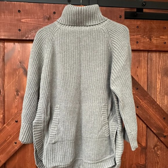 UGG Large Raelynn Soft Cable Knit Turtleneck Poncho Gray Sweater Pockets - Picture 2 of 7